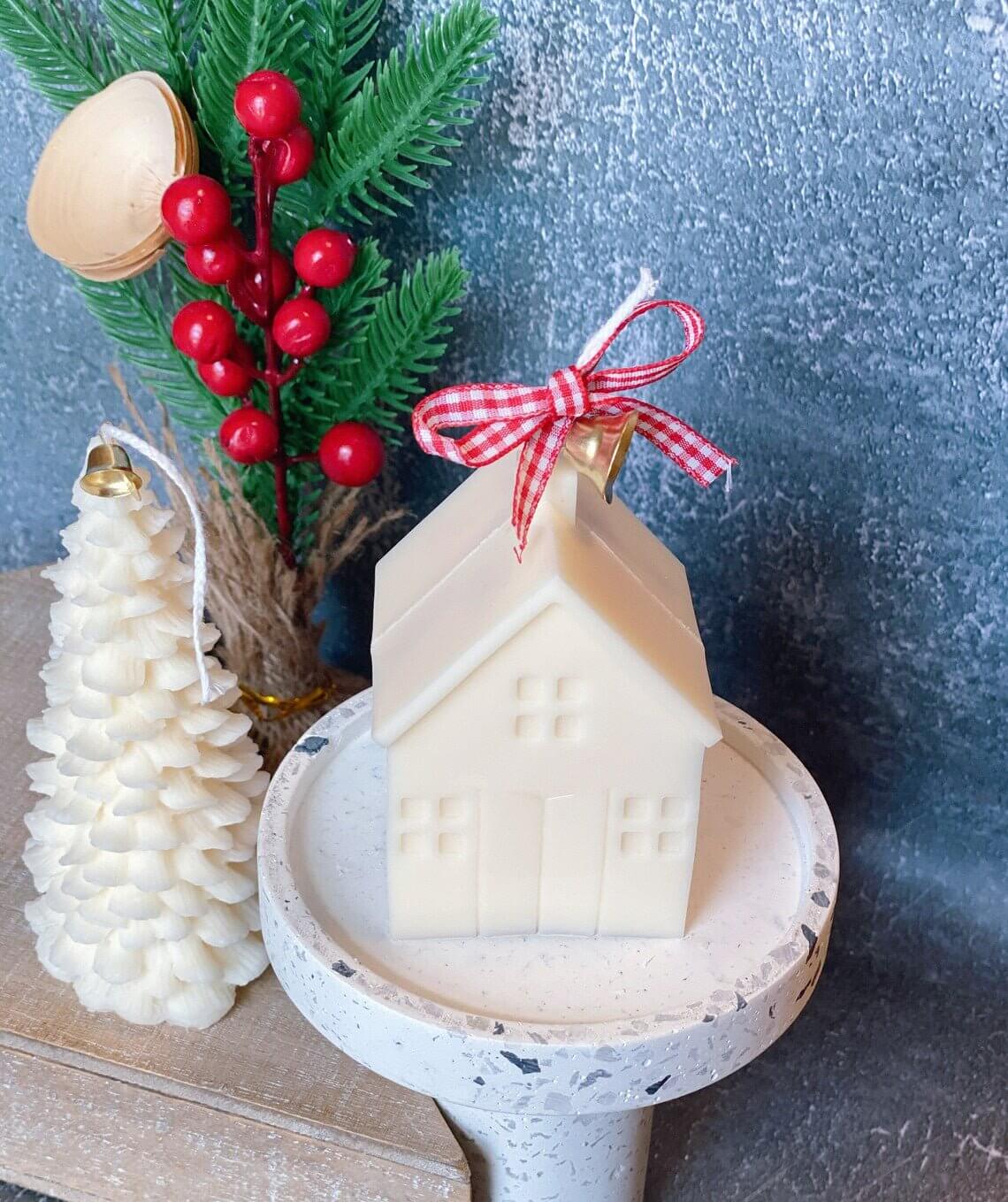 Christmas Cottage Candles for Cozy Holiday Decor-4