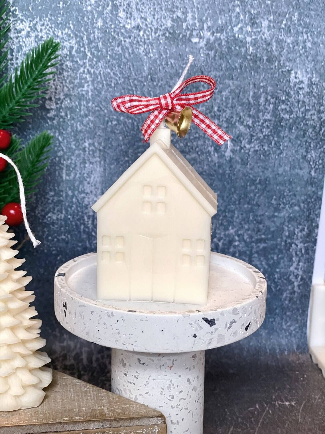 Christmas Cottage Candles for Cozy Holiday Decor-3