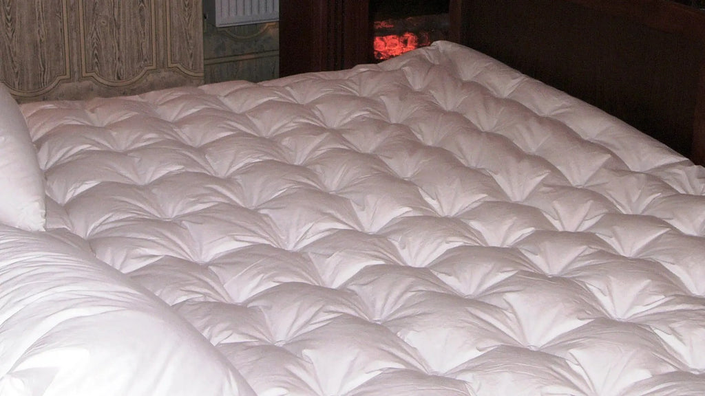 Circle Stitch- 100% Hungarian Goose Down Comforter